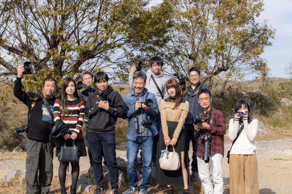 笑顔で写る参加者のグループ